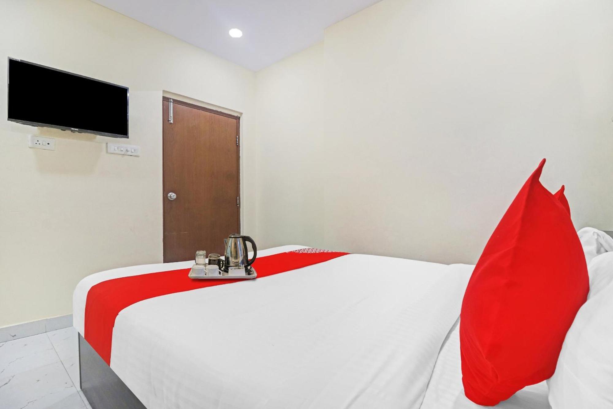 Hotel O Sri Navya Grand Near Nexus Хайдарабад Экстерьер фото