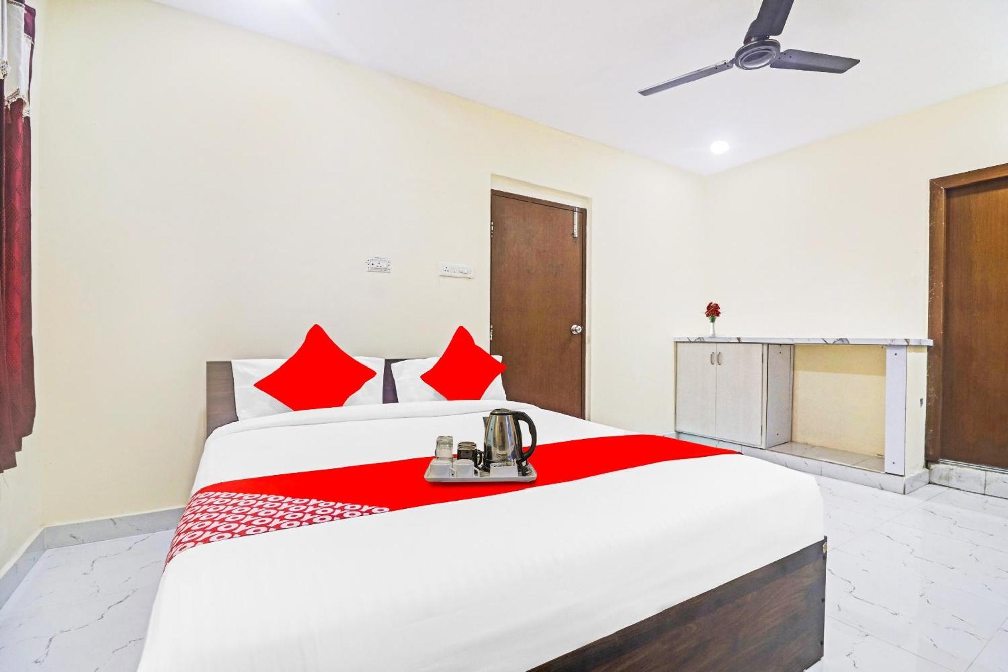 Hotel O Sri Navya Grand Near Nexus Хайдарабад Экстерьер фото